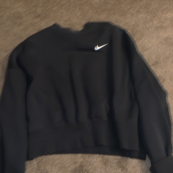 Nike Sportswear Women's Essentials Fleece Cropped Crew - Picture 2 of 3